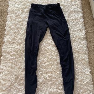 Black lululemon leggings with pockets